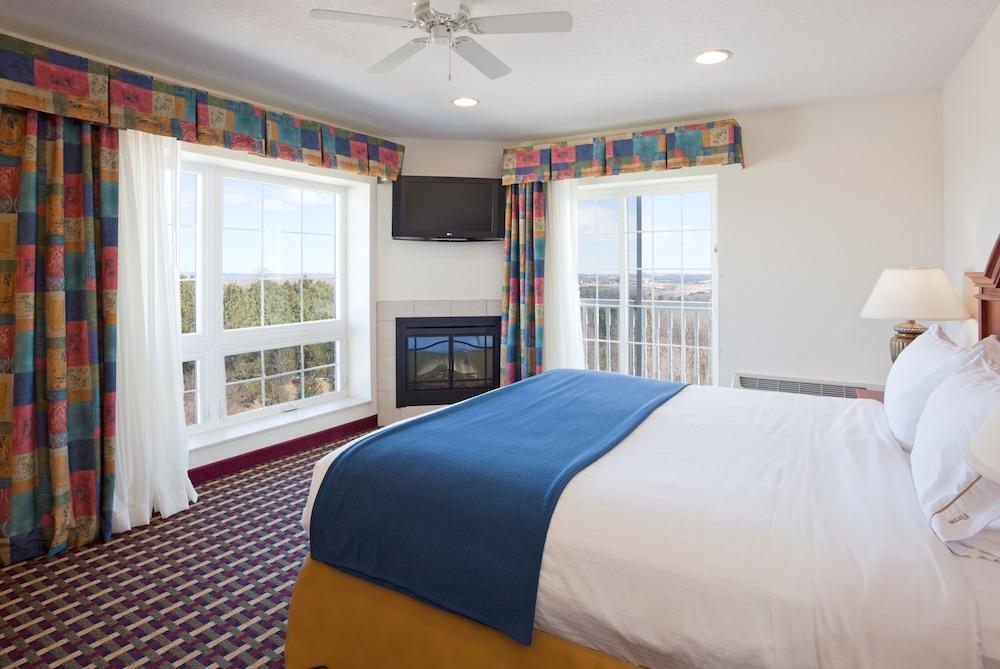 Holiday Inn Express Hotel & Suites Petoskey By Ihg Ngoại thất bức ảnh