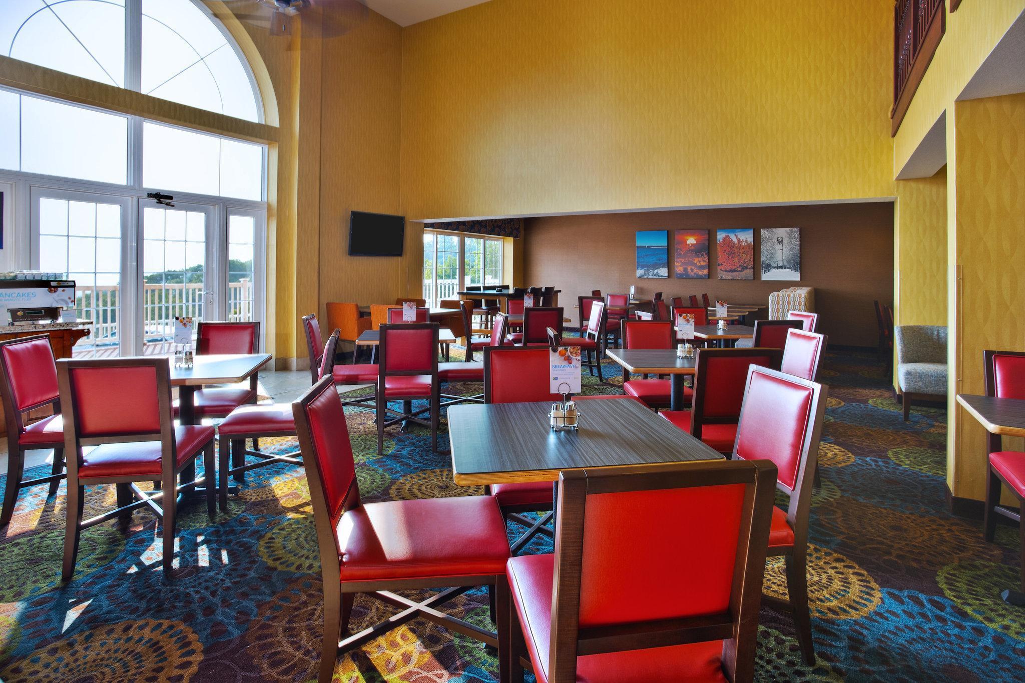 Holiday Inn Express Hotel & Suites Petoskey By Ihg Ngoại thất bức ảnh